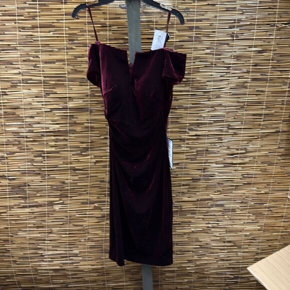 X by Xscape Womens Velvet Off the Shoulder Cocktail and Party Dress Size 2‎ - Picture 2 of 3
